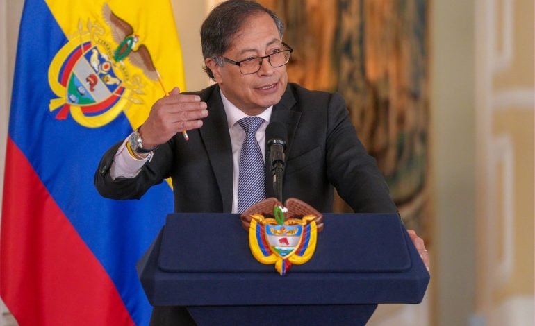 Gobierno suspende ofensiva contra disidencias de ‘Calarcá’