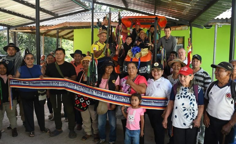 Alcalde Germán Casagua fortalece el campo indígena con la entrega de tractor agrícola al Resguardo La Gabriela