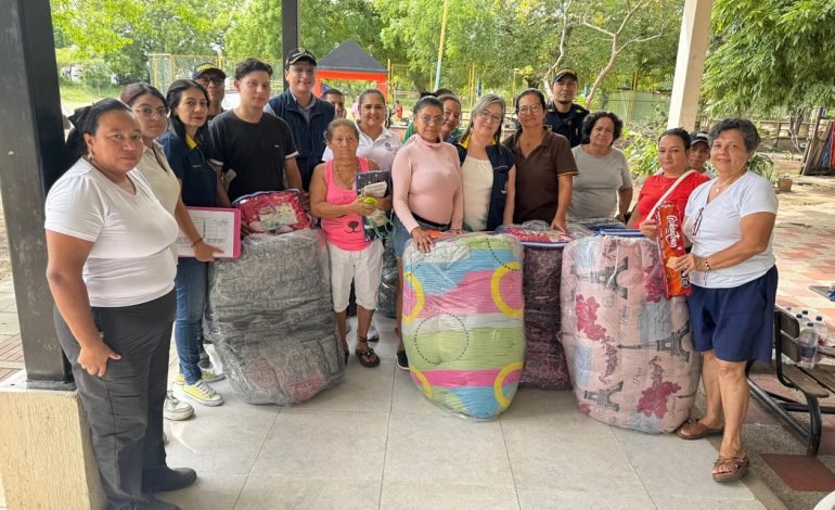 Con apoyo de la Alcaldía de Neiva, familias regresan a sus hogares y reciben ayudas tras emergencia por creciente