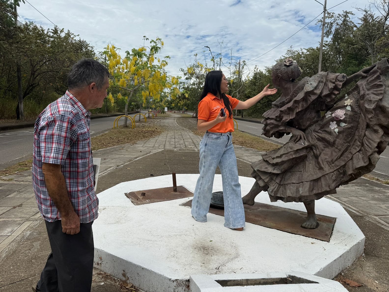 Alcaldía avanza en la restauración de las esculturas del Sanjuanero huilense