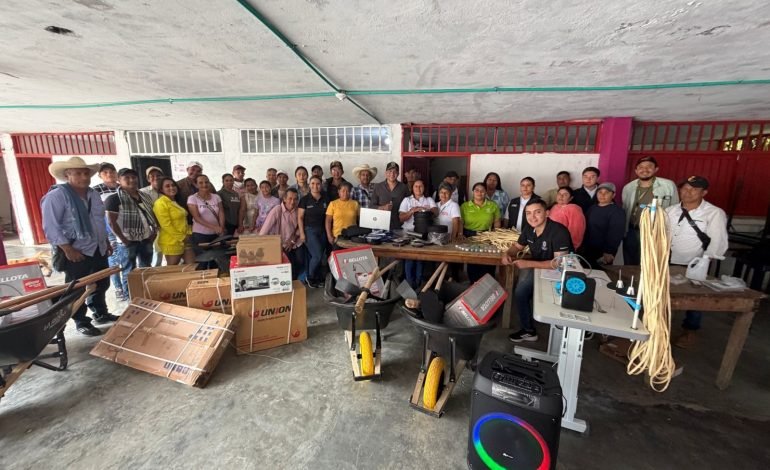 Con inversión histórica, alcalde Germán Casagua fortalece unidades productivas de pindo en el corregimiento de San Luis