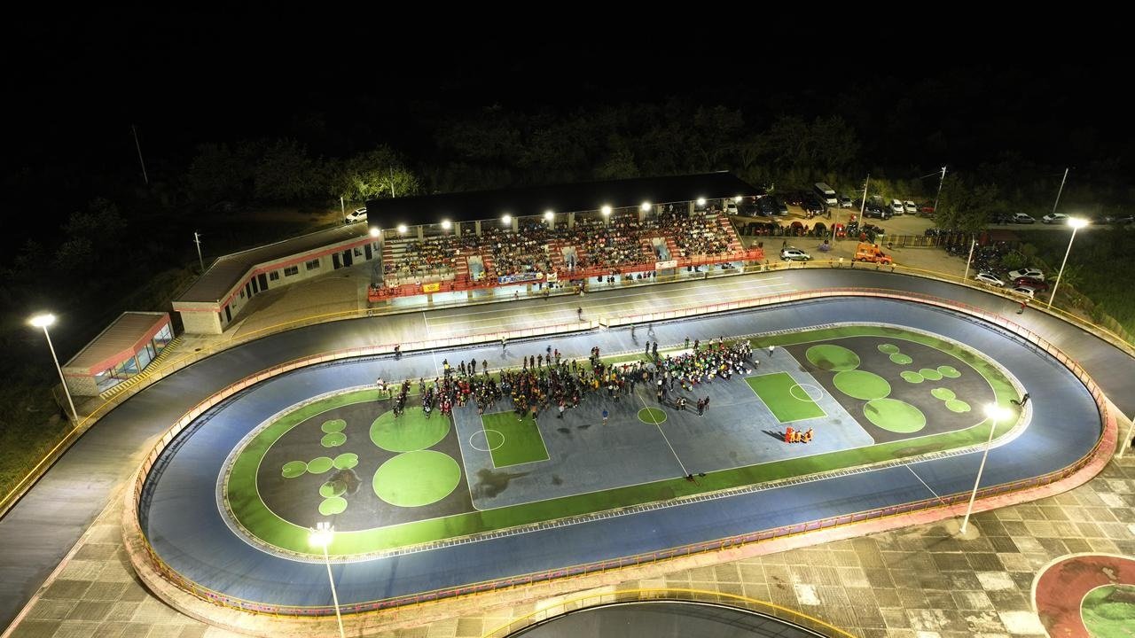 Alcalde Casagua ilumina el deporte en Neiva con la entrega del patinódromo
