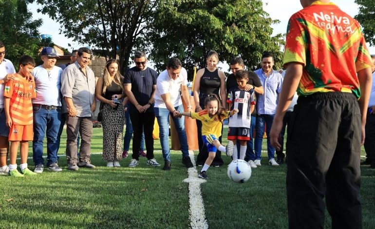 Alcalde Casagua entrega nueva cancha sintética pública para la comuna 2 de Neiva