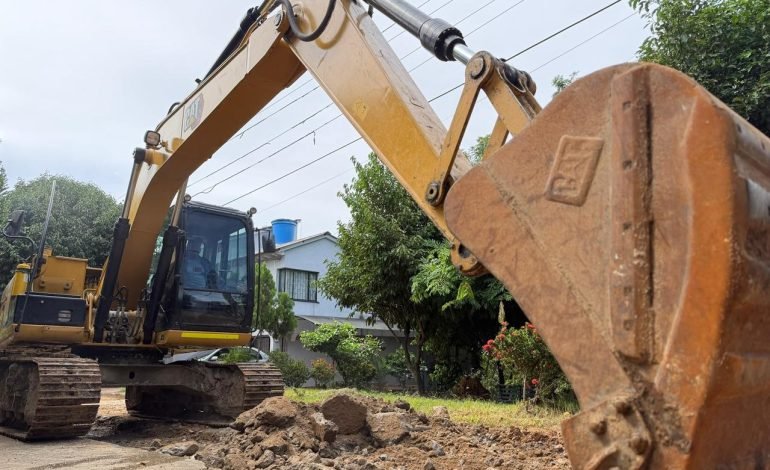 Alcalde Casagua inicia pavimentación en el barrio La Gaitana