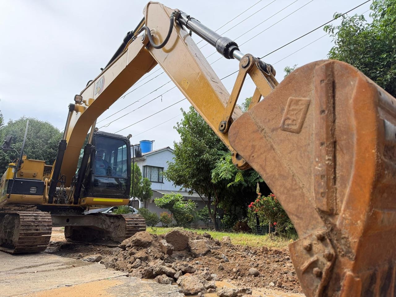 Alcalde Casagua inicia pavimentación en el barrio La Gaitana